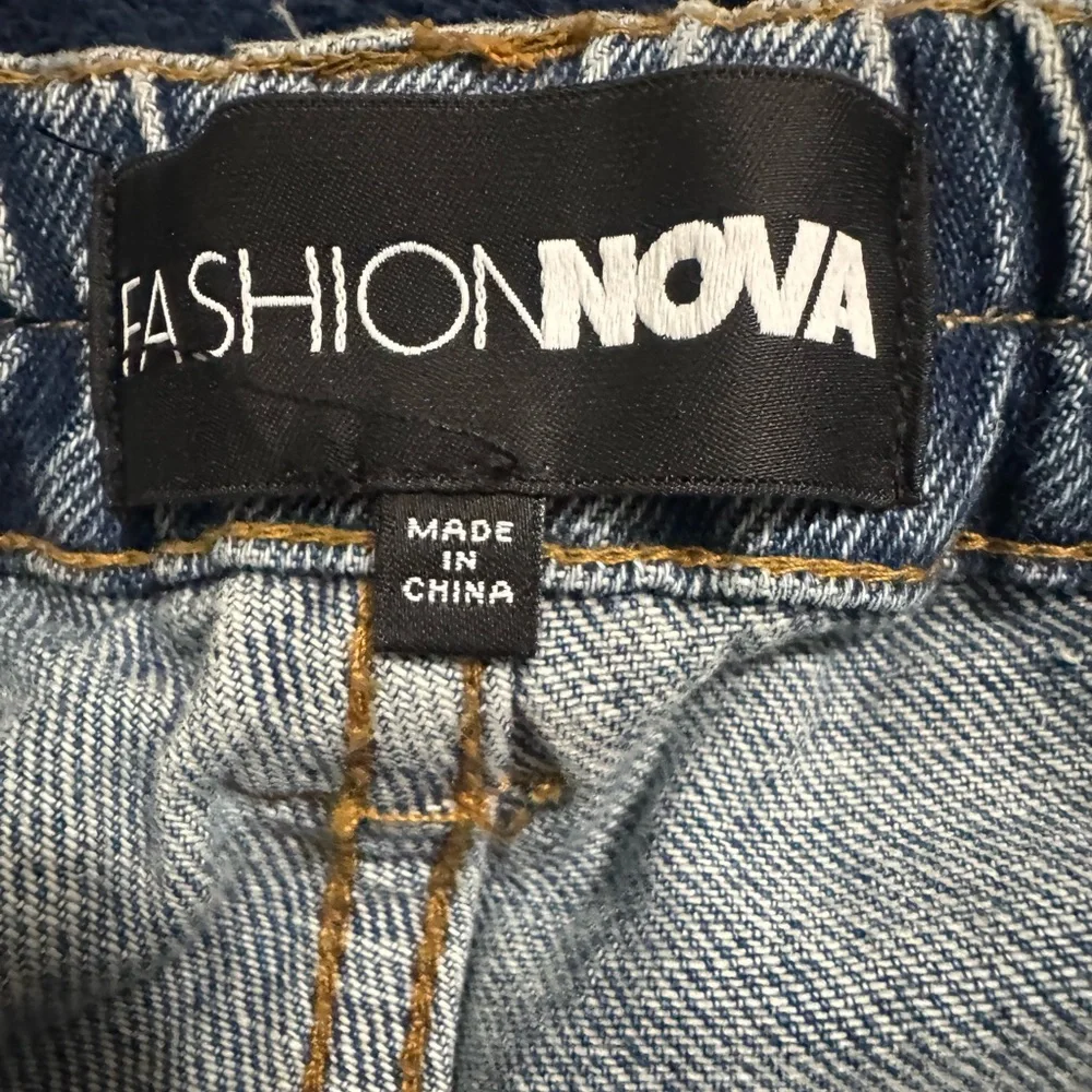 Fashion Nova Relaxed Fit Light Cargo Blue Jeans - Picture 4 of 4